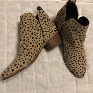 Dolce Vita suede animal print ankle booties, back‎ zipper, size 6.5 J7
